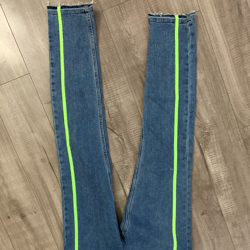 Like green stripe pants